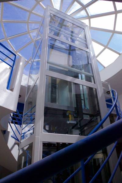 DIP Ascenseurs réalise votre projet pour l'installation d'un ascenseur dans vos bureaux