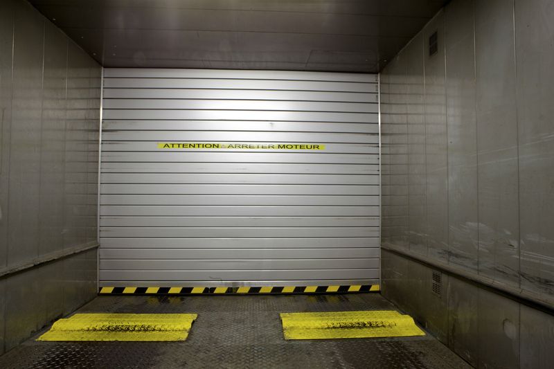 Conception et installation de monte-voiture mise aux normes en Midi-Pyrénées Dip Ascenseurs