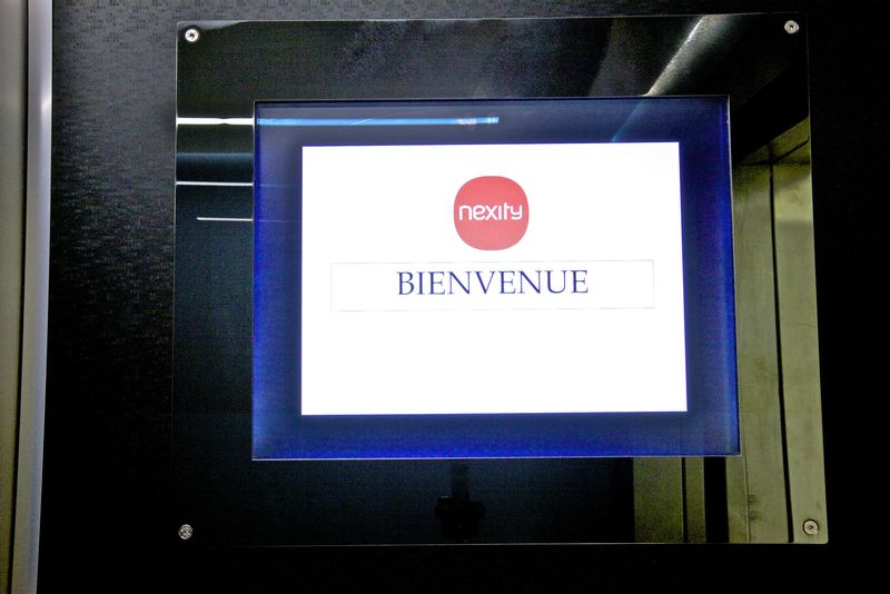 Installer un Ecran LCD dans un ascenseur sur Toulouse