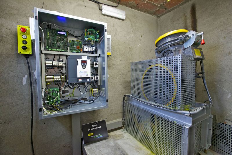 Professionnel des travaux de modernisation sur les machineries d'ascenseur à Toulouse
