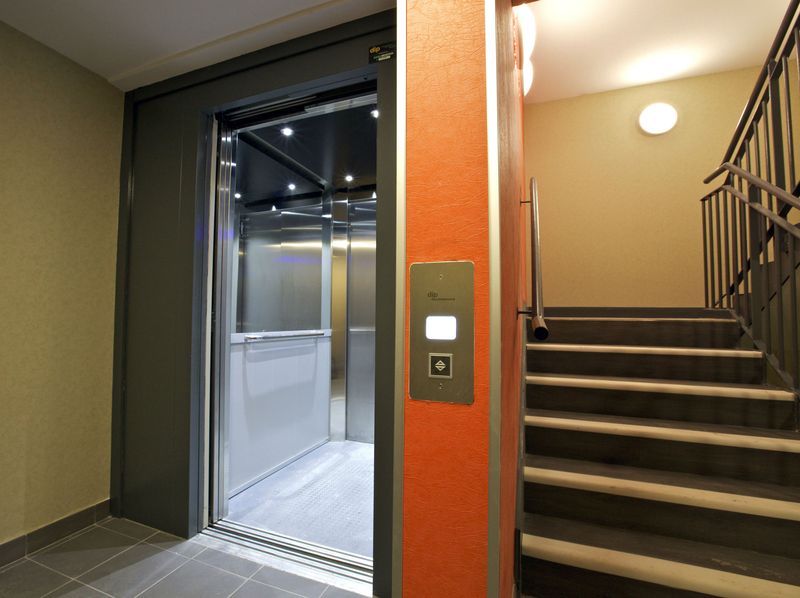 Installation d'un ascenseur neuf dans un bâtiment neuf de Toulouse