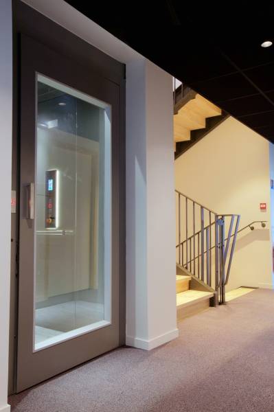 Cabine élévateur EPMR réalisée par DIP Ascenseurs