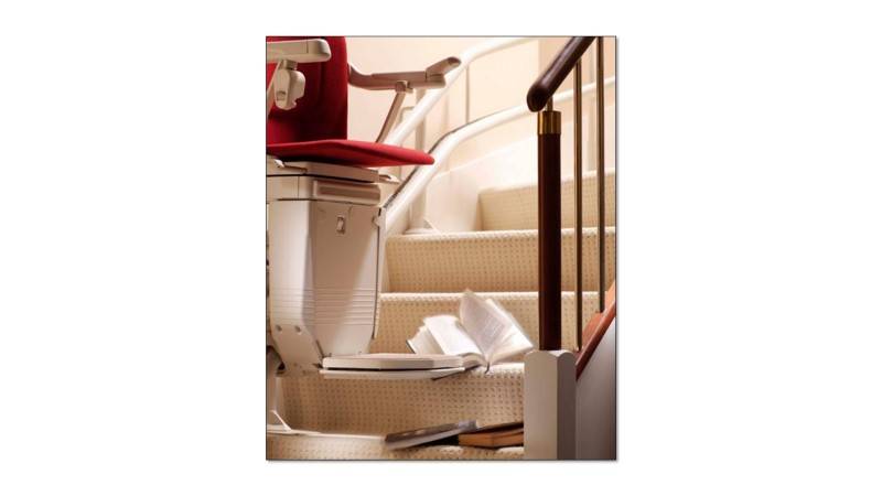 Installation d'un monte-escalier Stannah  modèle SOFIA pour escalier tournant intérieur dans la Haute-Garonne