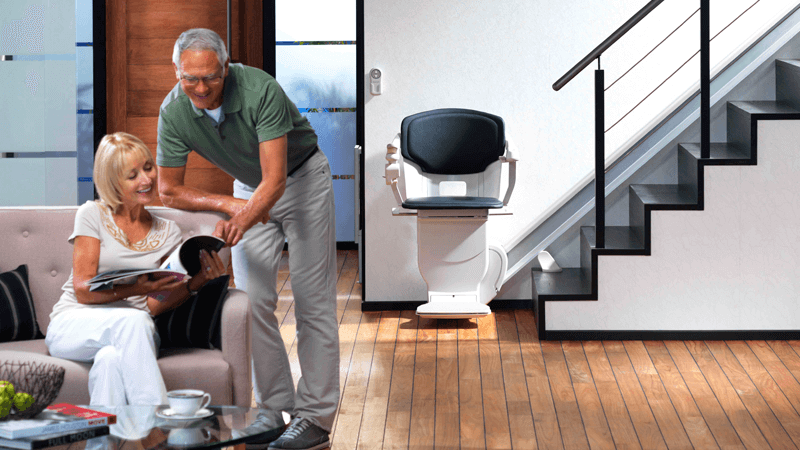 Pose d'une chaise monte-escalier chez un couple de retraités d'Albi (81)