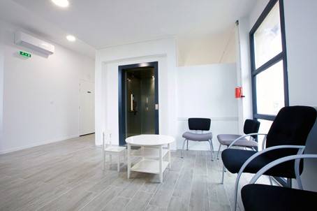 Installation de 2 élévateurs EPMR au sein de la Pharmacie et du cabinet médical à Aussonne.