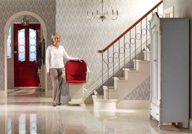 Monte-escalier type SOFIA droit de chez Stannah installé par Dip Ascenseurs Fermetures et Mobilité