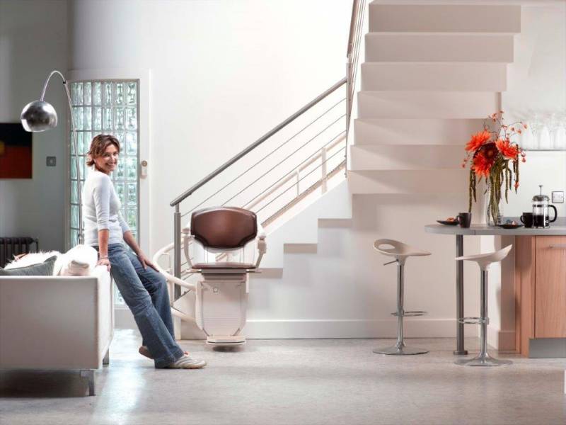 Installation d’un fauteuil monte-escalier pour escalier intérieur droit dans une maison individuelle de Gragnague (31)