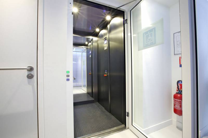 DIP Ascenseurs professionnel dans la pose et l'installation d'EPMR