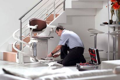 FAQ : Puis-je faire installer une chaise monte-escalier d’occasion à mon domicile ?