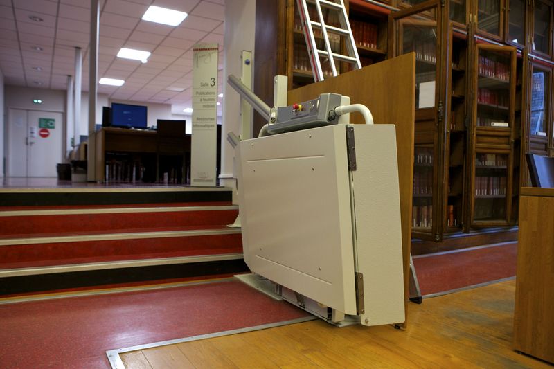 Maintenance et dépannage pas cher d'une plateforme monte-escalier à Toulouse