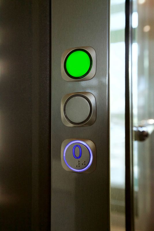 Boîte à boutons palière pour élévateur hydraulique neuf à Toulouse