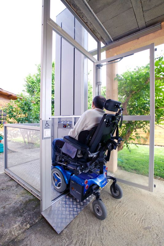 Plateforme élévatrice d’extérieure sans gaine