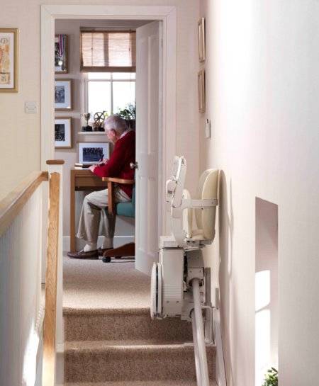 Mise en place d'un siège monte-personne Stannah modèle SIENA pour escalier tournant à l'Union (31)
